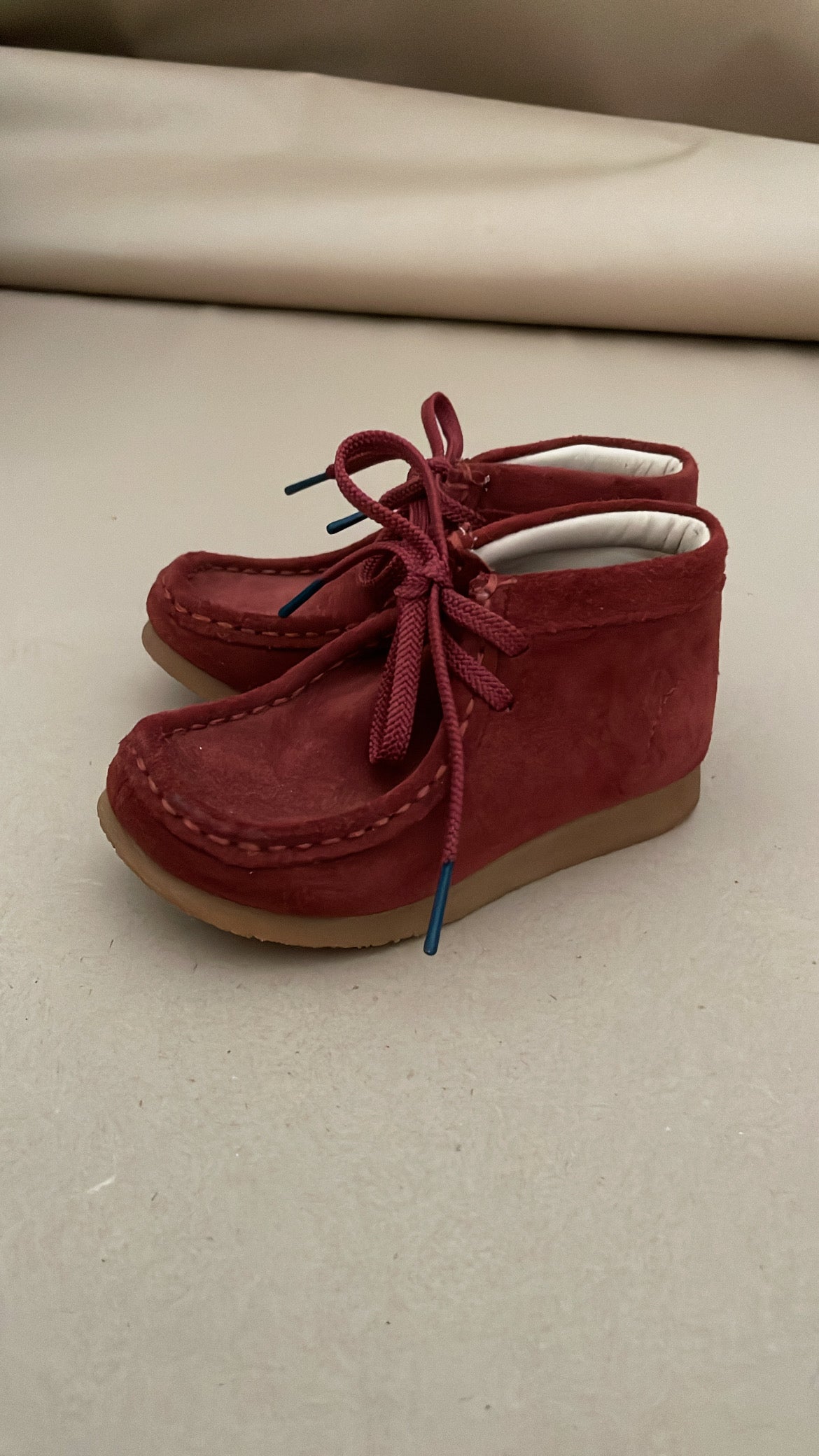 Wallabee, 25